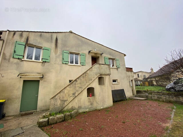 Maison à CHENAC-SAINT-SEURIN-D'UZET