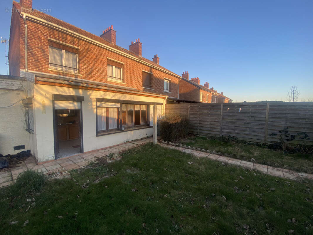 Maison à COURRIERES