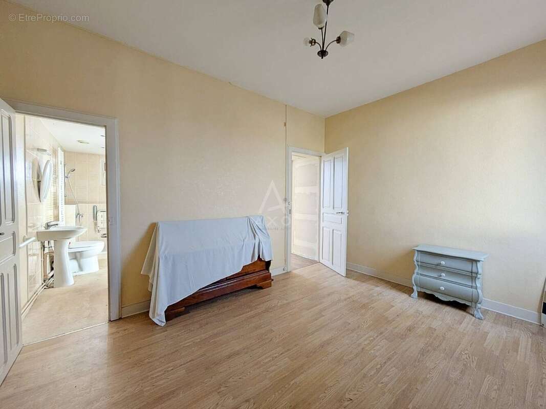 Maison avec travaux : 3 pièces en duplex et jardin - photo 2