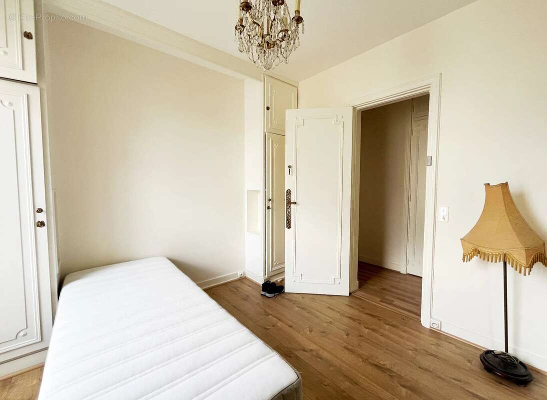 Appartement à PARIS-8E