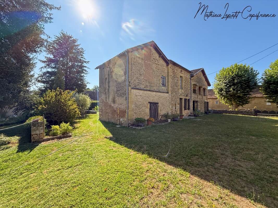 A vendre Maison en pierre de caractère de 240 m², pigeonnier, ancien séchoir à tabac et terrain clos de 2 065 m² – Lalinde 24150 - photo 24