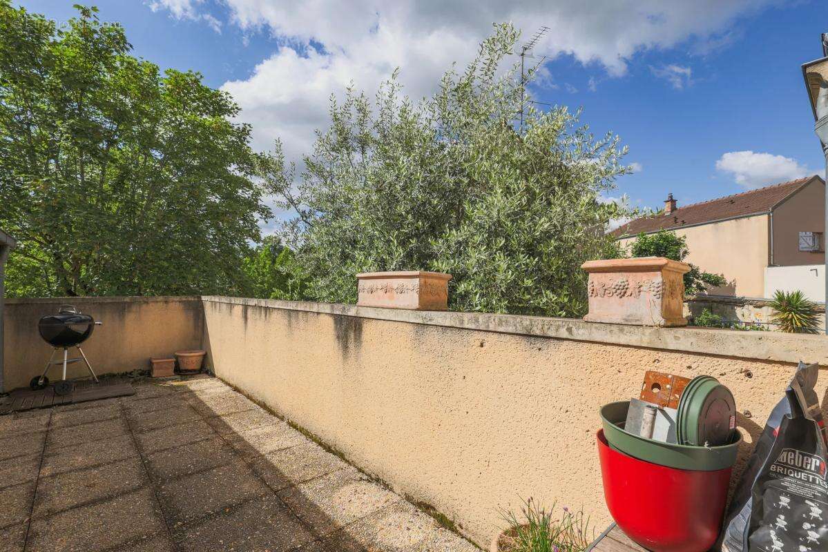 Appartement à SAULX-LES-CHARTREUX