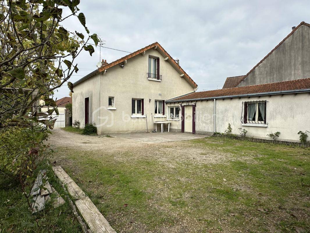 Maison à FLEURY-LES-AUBRAIS