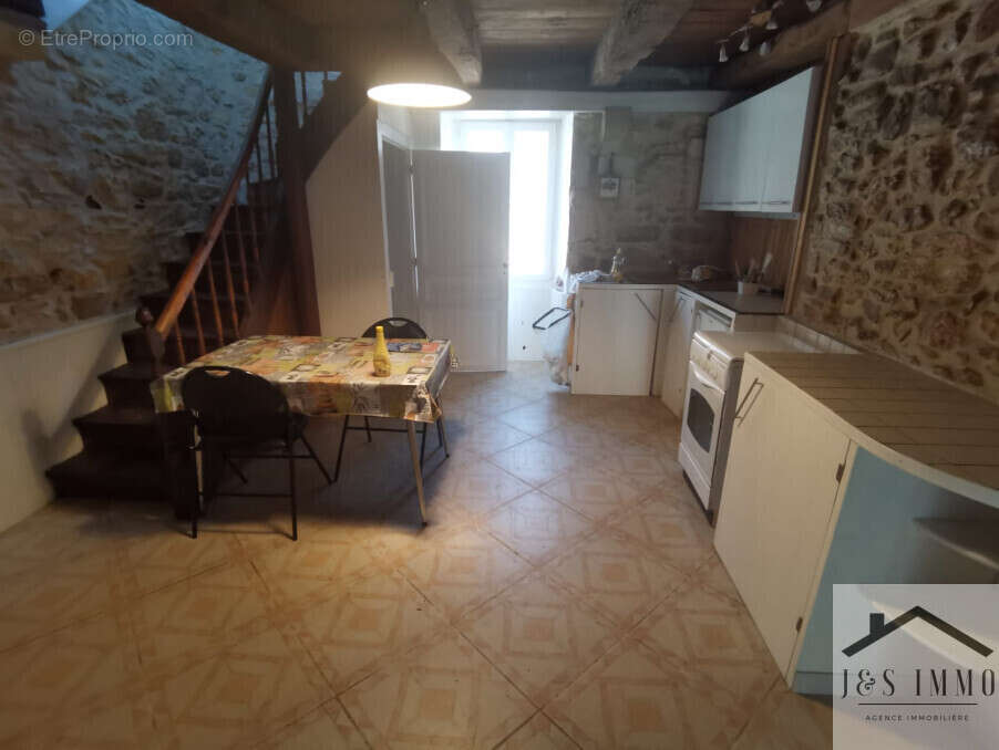 Maison à CHASSENEUIL-SUR-BONNIEURE