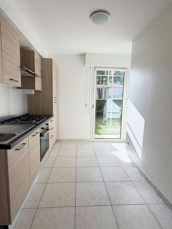   - Appartement à SAINT-LAURENT-DU-VAR