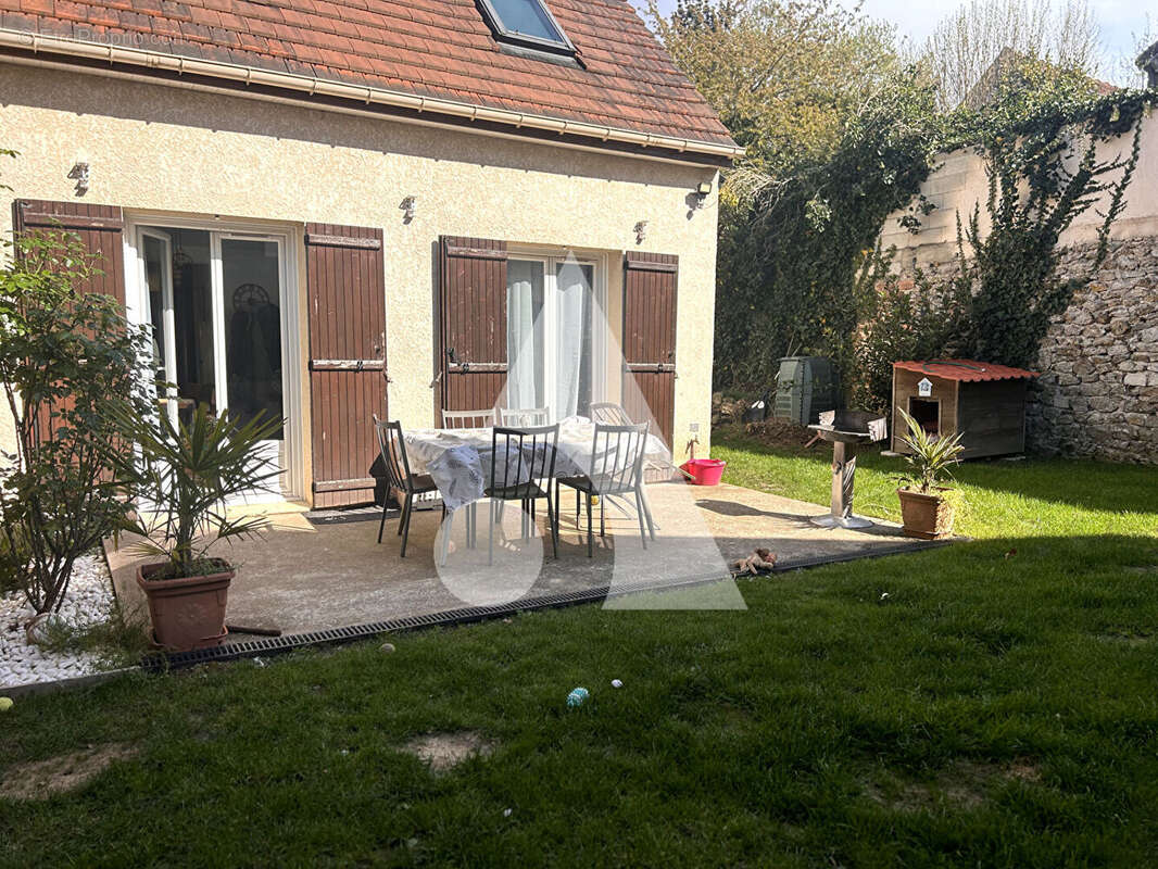 Maison à JANVILLE-SUR-JUINE