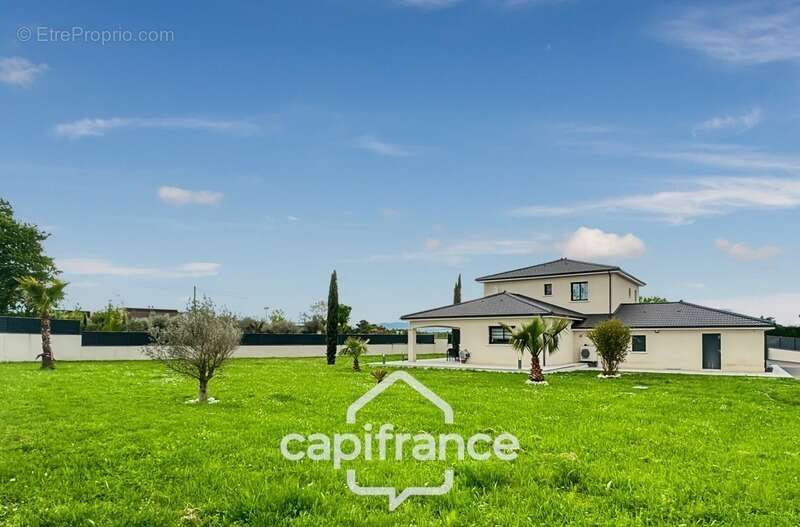 Maison à CLONAS-SUR-VAREZE