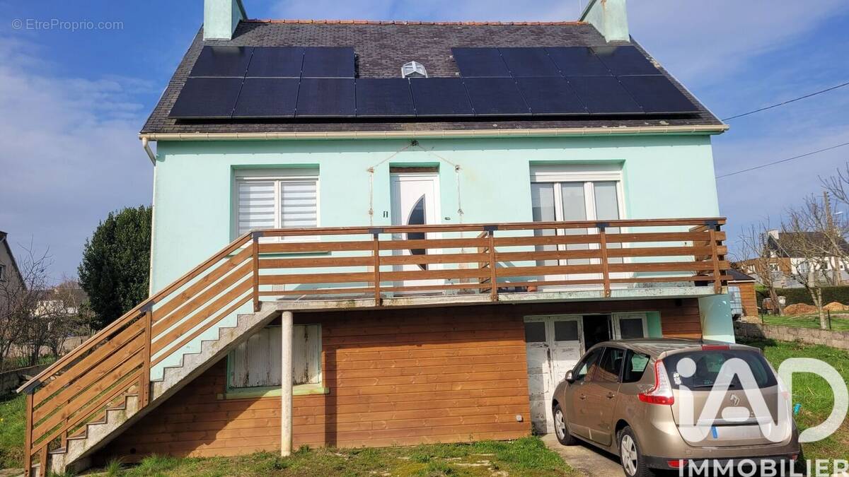 Photo 1 - Maison à CHATEAUNEUF-DU-FAOU