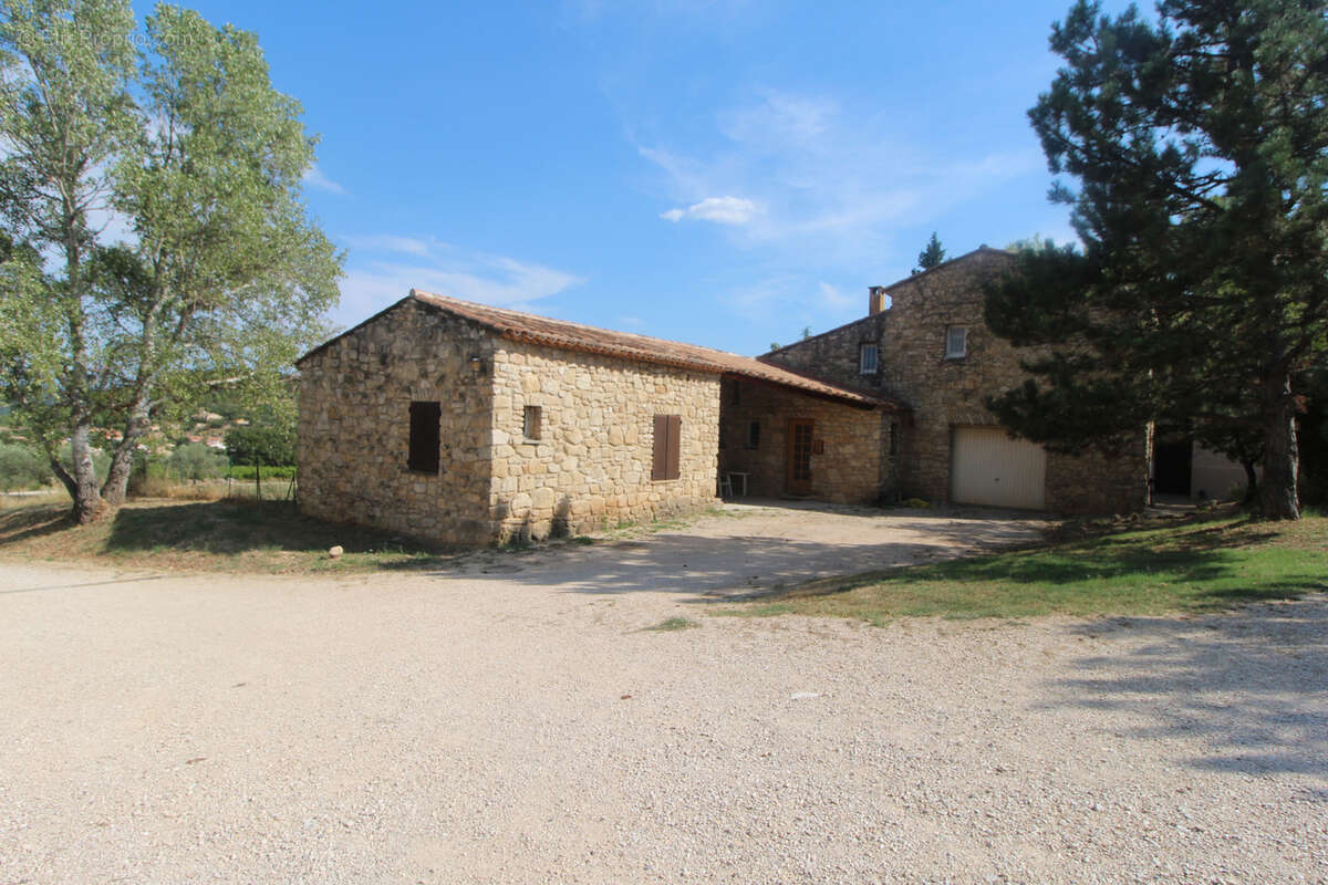Luberon. A vendre à Gargas, en exclusivité, propriété en pierres avec grand terrain - photo 3