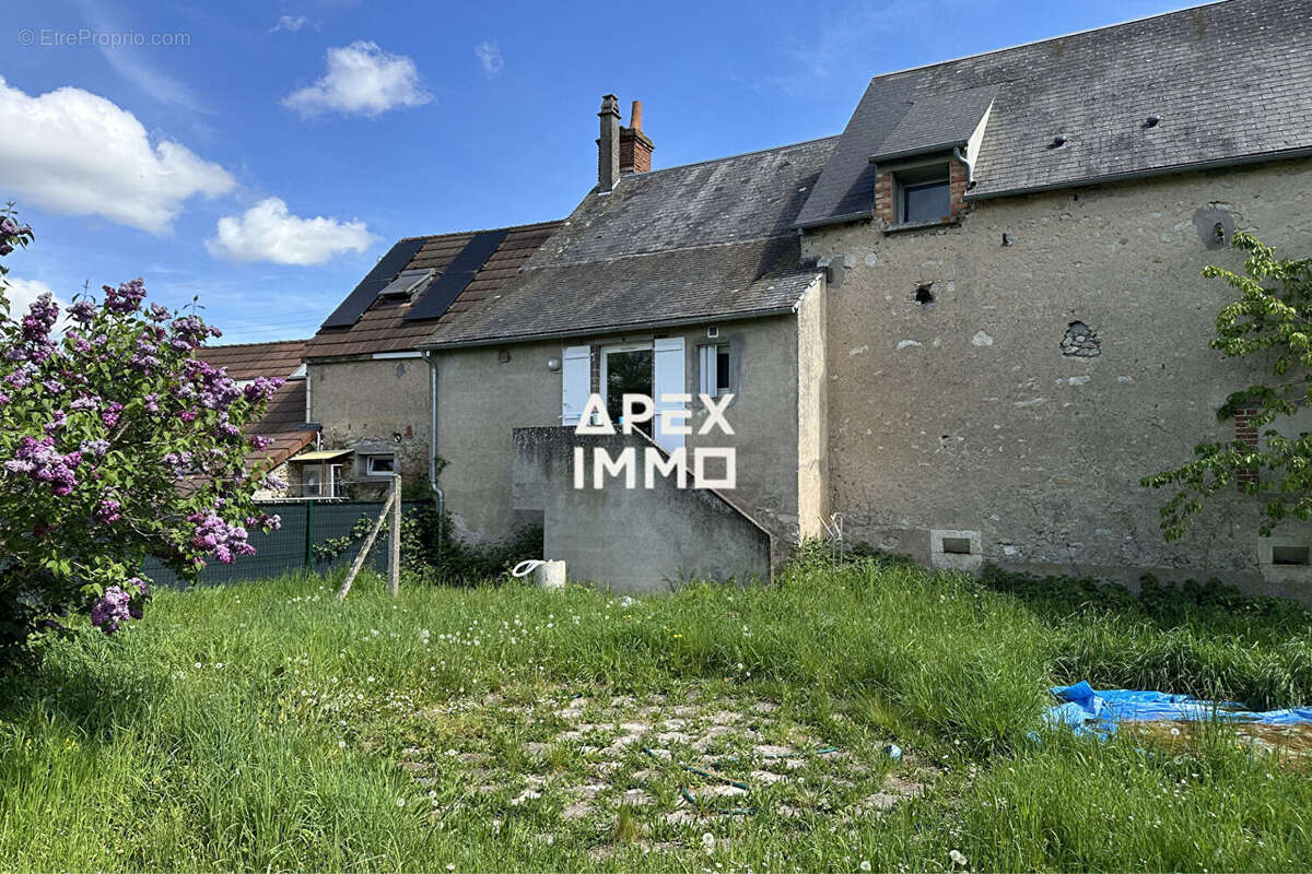 Maison à SAINT-DENIS-DE-L'HOTEL