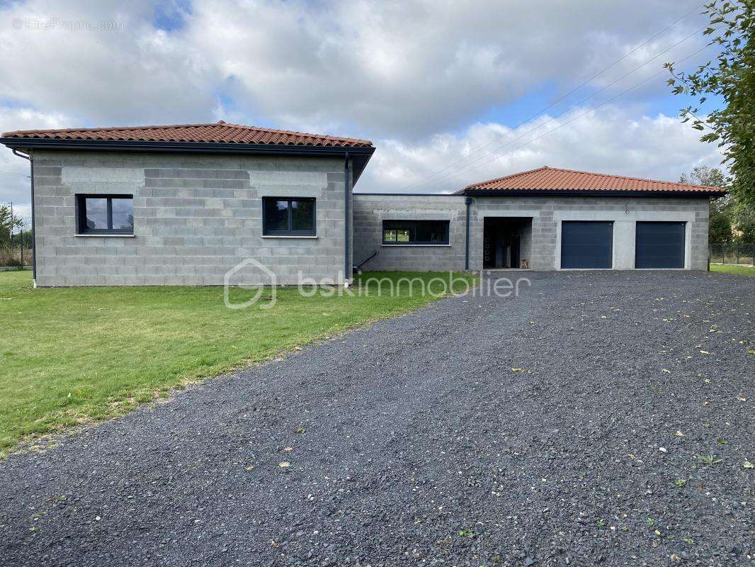 Maison 244 m² à Bellevue-La-Montagne  - photo 9