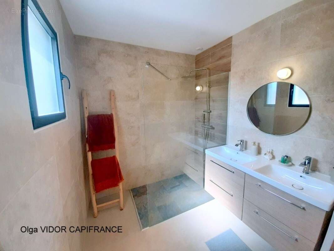 Dpt  (34), à vendre  GRAU D'AGDE  villa P6  195 m² avec piscine, garage, suites parentales - photo 18