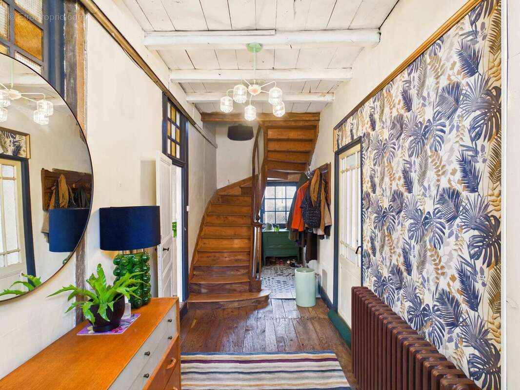 Maison à SALLES-LAVALETTE