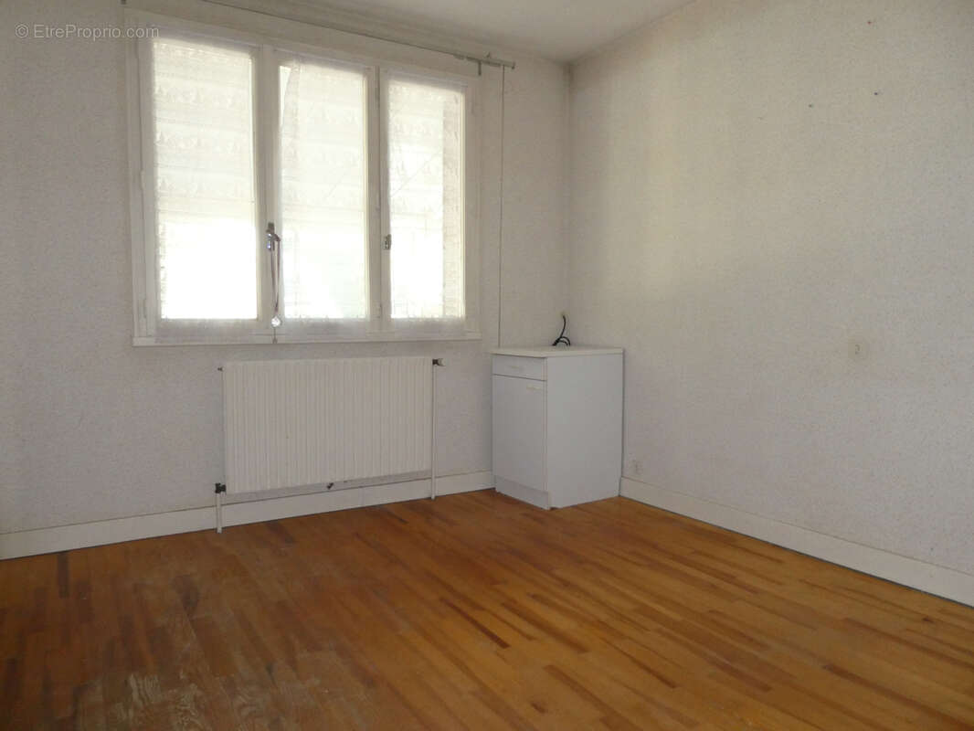 Maison à CHAMBOST-LONGESSAIGNE