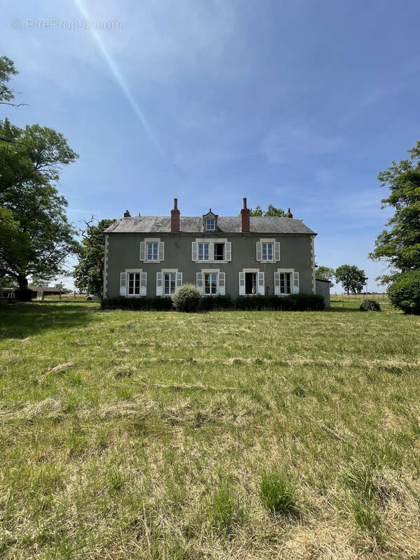 SUILLY LA TOUR, ancien centre de vacances avec sa maison de maitre - photo 2