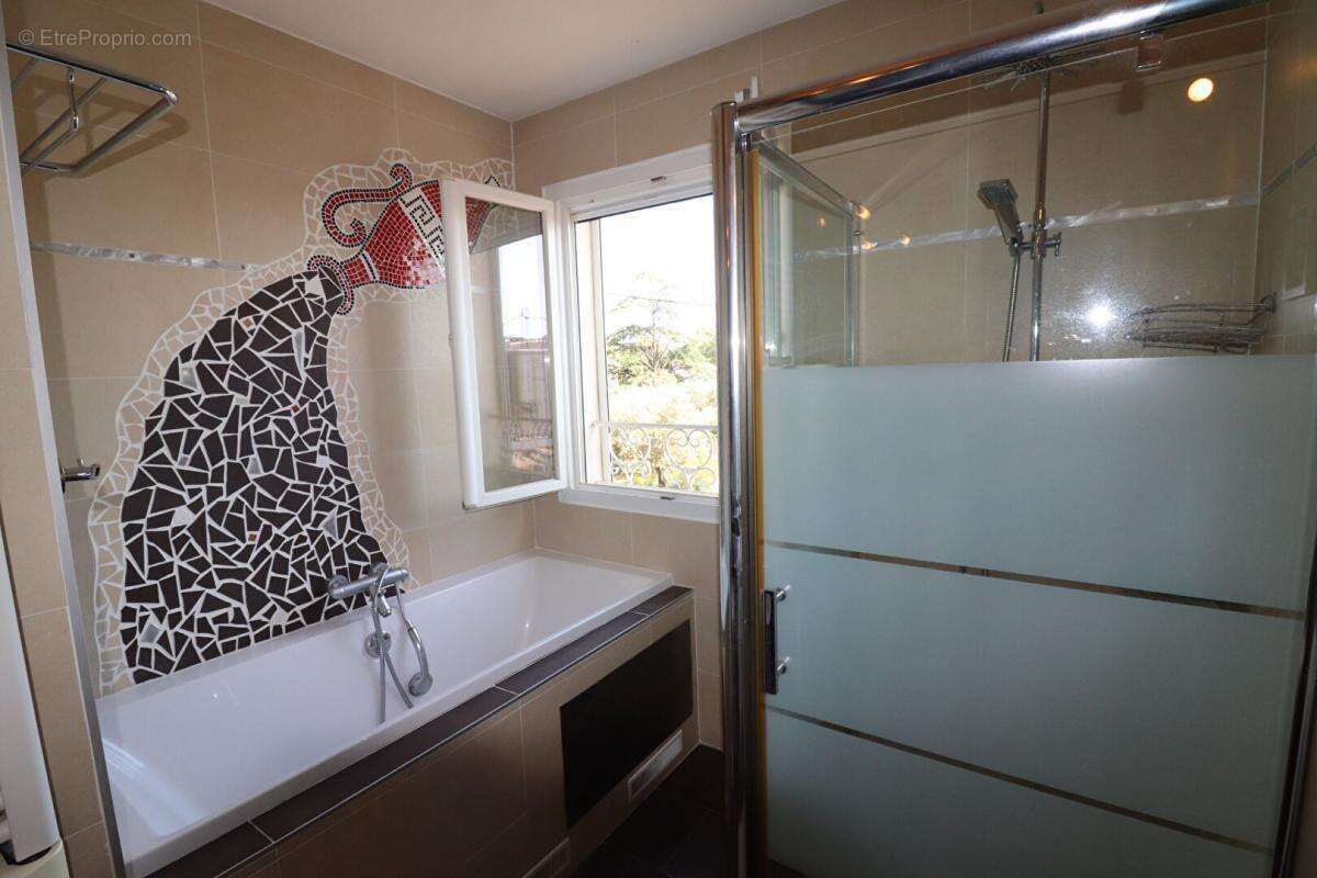 Villa Arles T 5/6  de 165 m²  avec Jardin - photo 13