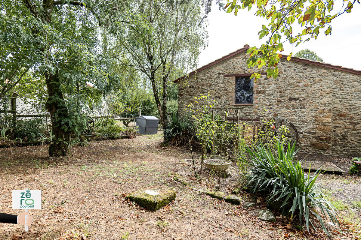 Maison de charme en pierre à vendre à Saint-Étienne-du-Bois, proche Legé   174 m2 habitables - photo 27