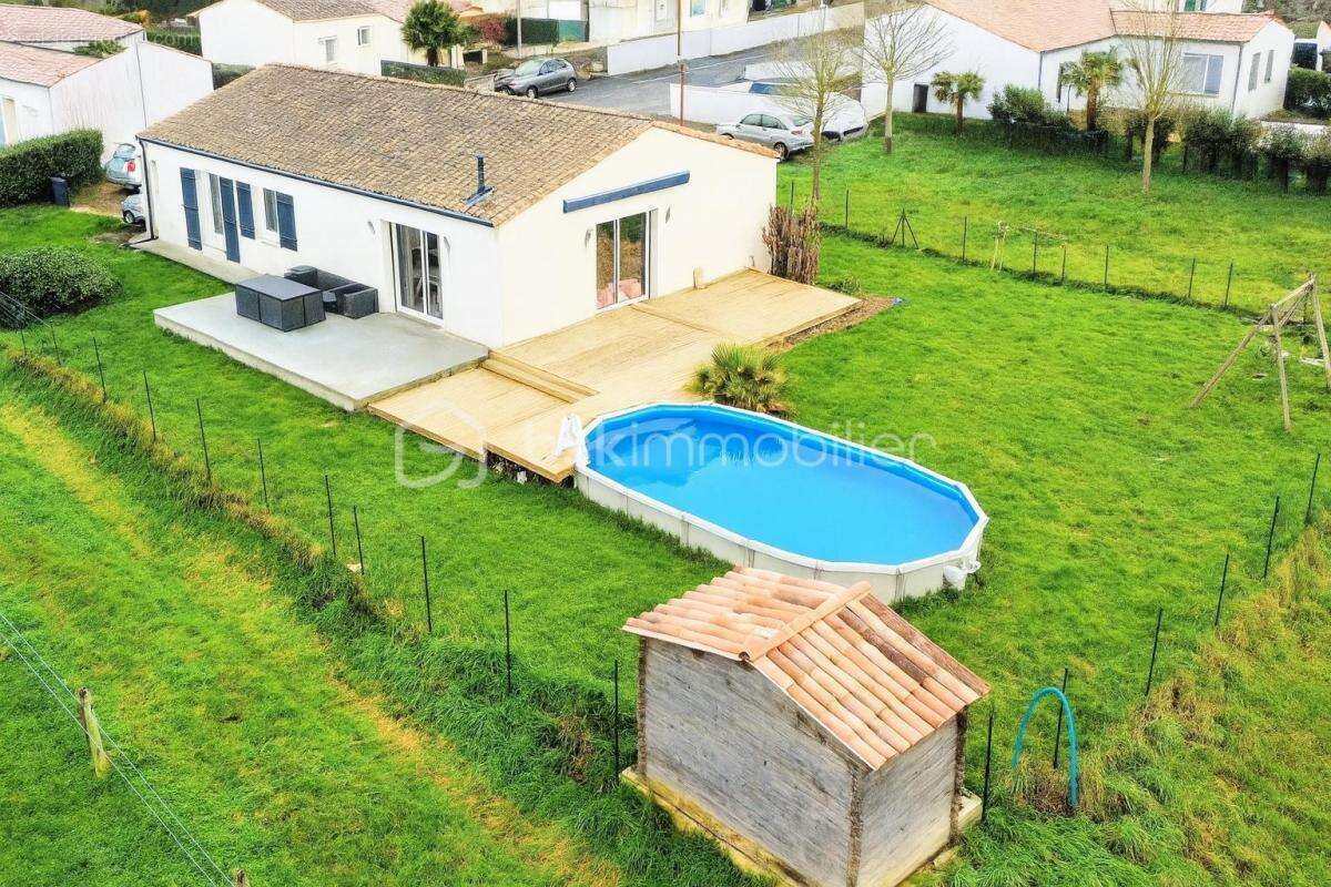 Maison à PONT-L'ABBE-D'ARNOULT