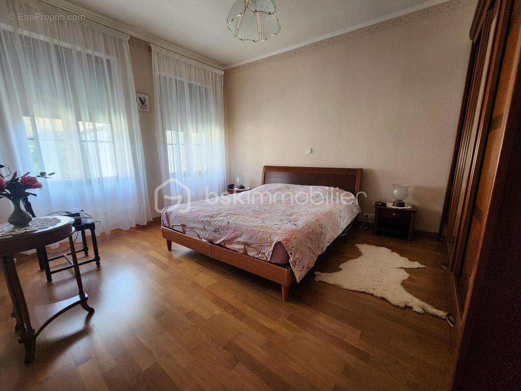 Maison à VILLENEUVE-LA-GUYARD