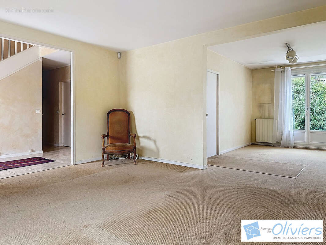 Maison à VOISINS-LE-BRETONNEUX