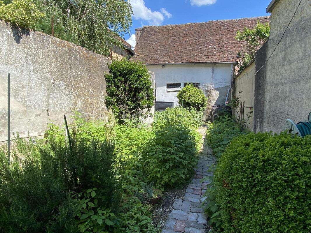 Maison à VILLENEUVE-SUR-YONNE