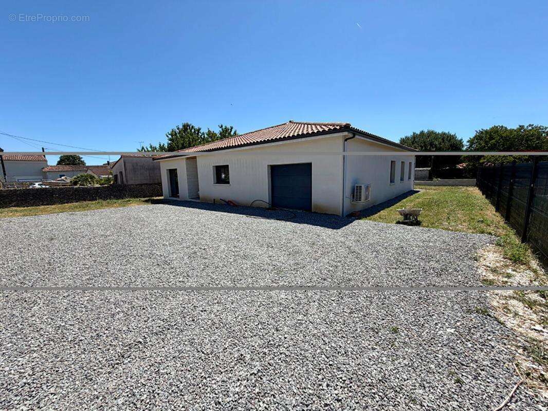 16100 Maison Neuve Cognac - photo 11