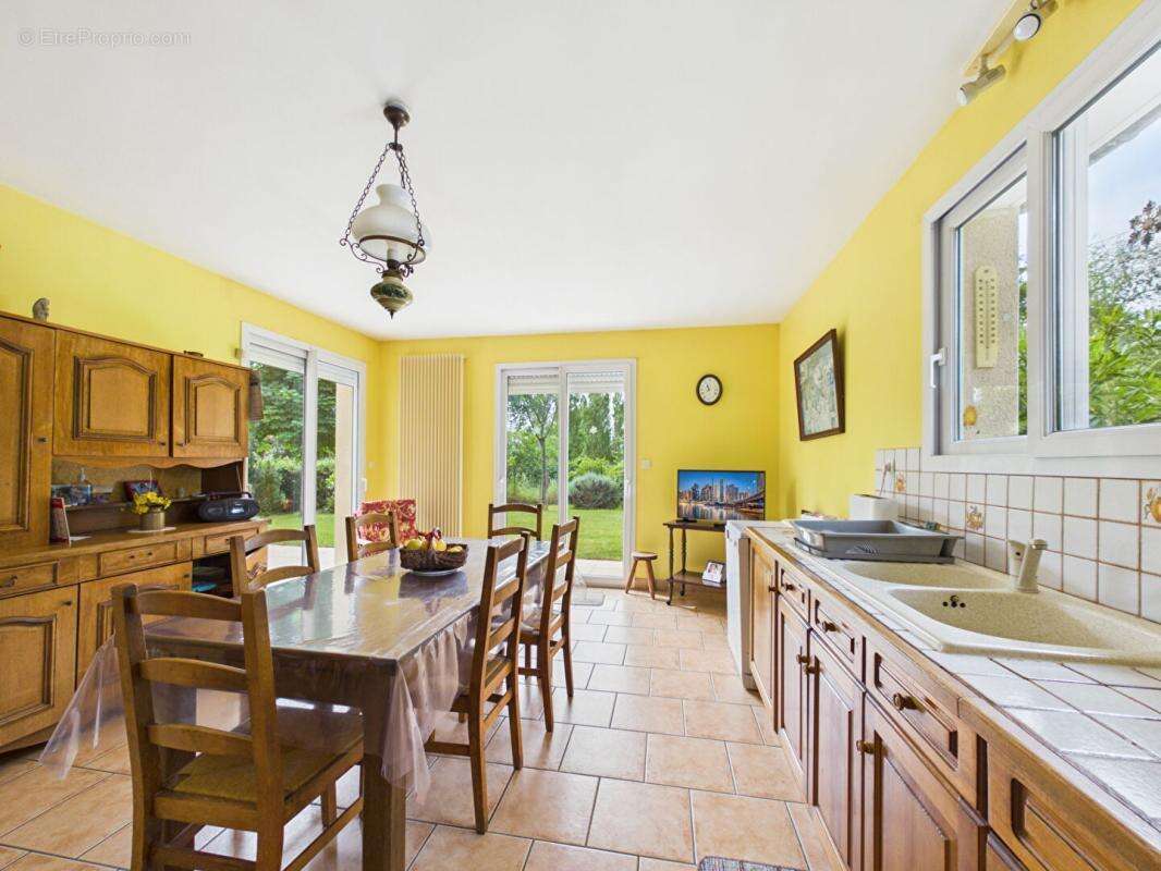 Maison à LIGUGE