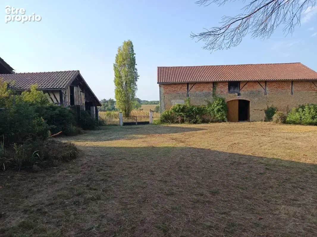 Propriété d'Exception : 2 Maisons, 450 m² de Dépendances et 6 Hectares de Terres - photo 4