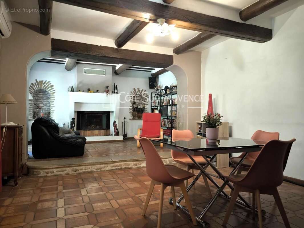 Appartement à VILLES-SUR-AUZON