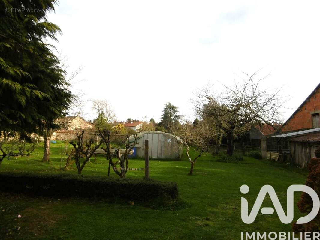 Maison 199 m² à Adriers  - photo 5
