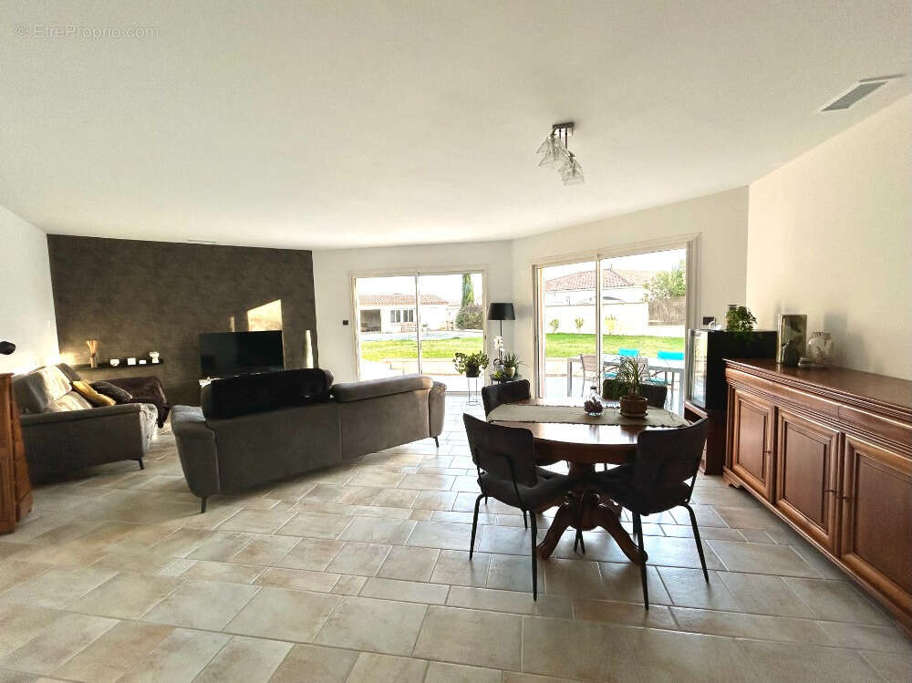 Maison à VILLEMOUSTAUSSOU