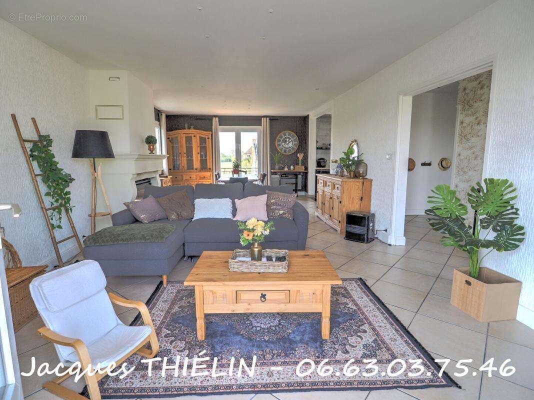 Maison à LONGUE-JUMELLES