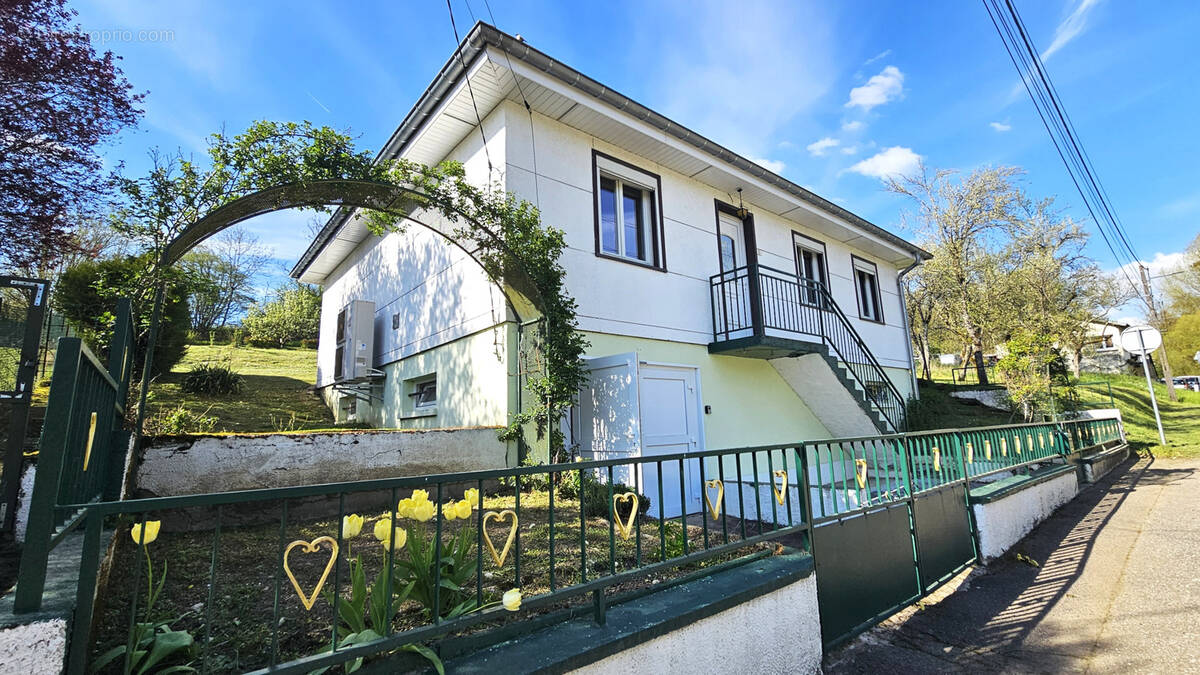 Maison à MOYEN