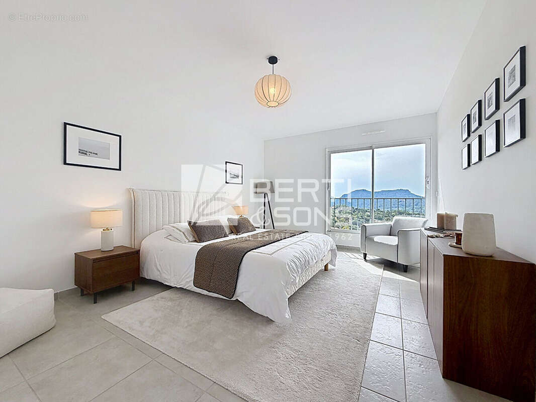 A 15 min de mandelieu - villa renovee 7 pieces avec 4/5 chambres  - piscine a debordement - vue feerique ! - photo 15