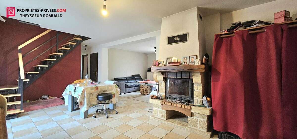 Maison à EGREVILLE