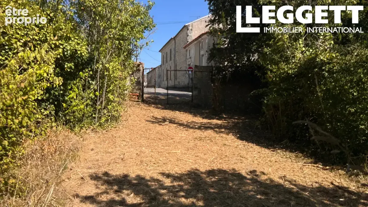 Charmante maison charentaise des années 1850 avec cour-jardin – beau projet de rénovation - photo 10