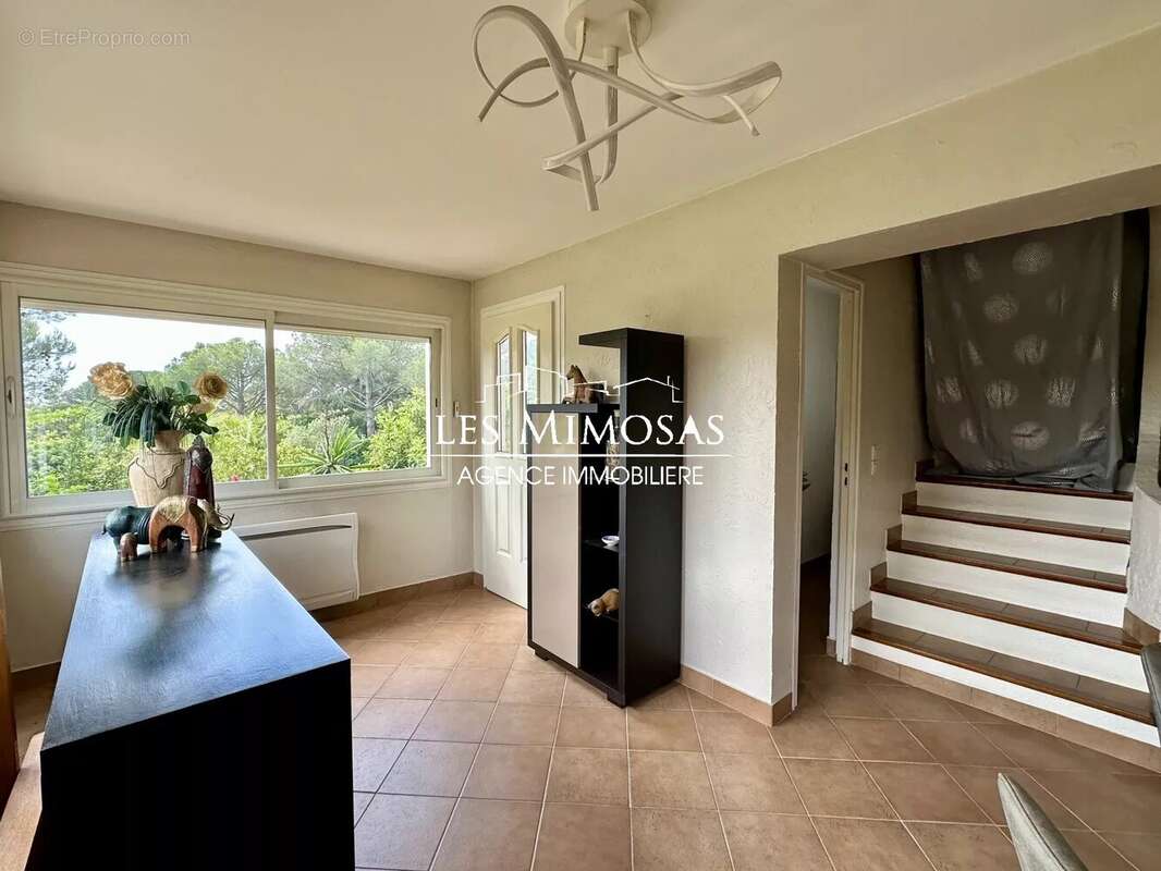 Maison à ROQUEBRUNE-SUR-ARGENS