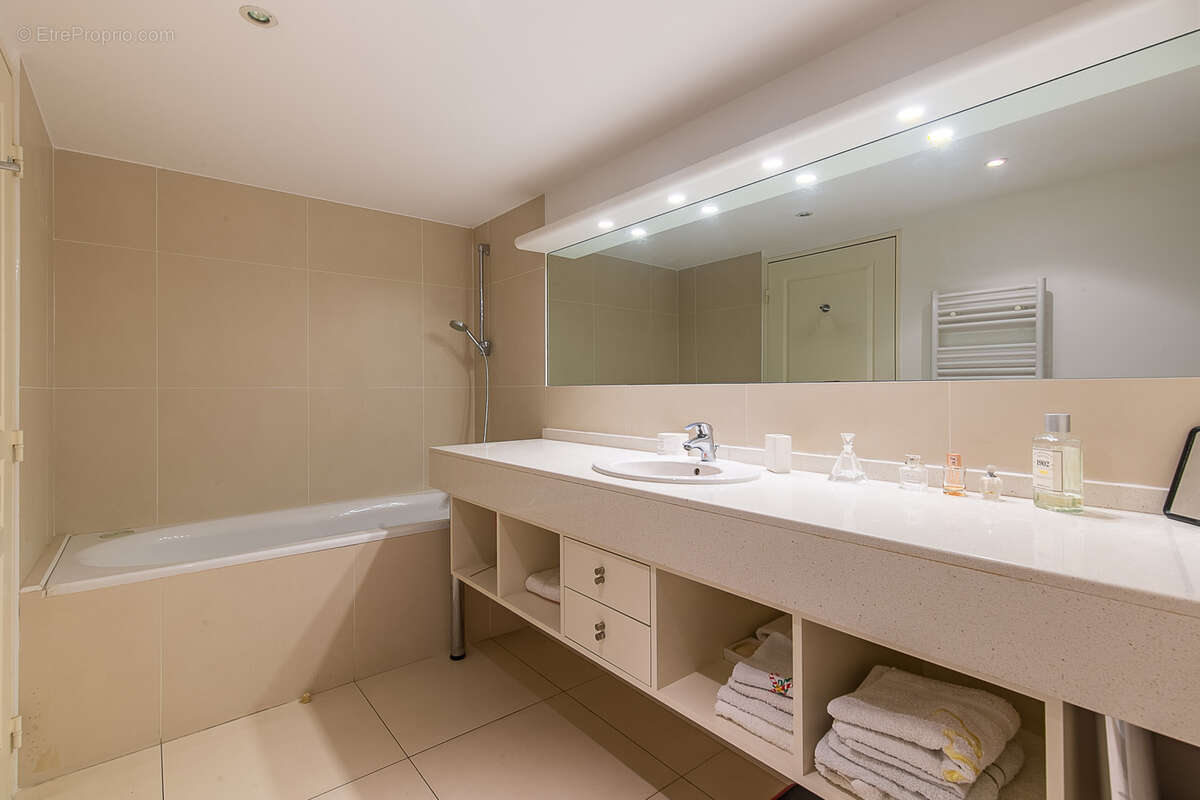 Appartement à MARSEILLE-7E