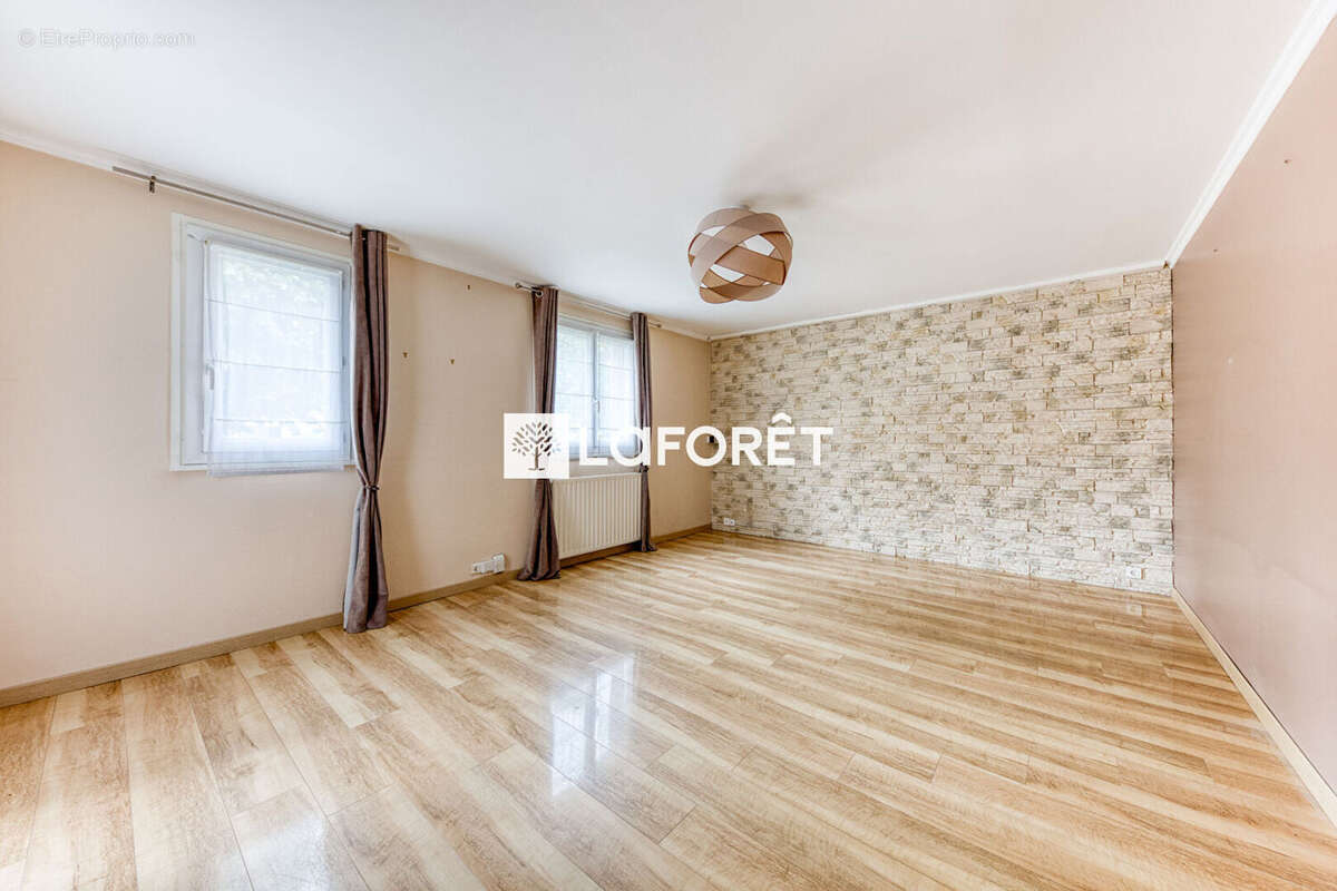 Appartement à PONTAULT-COMBAULT