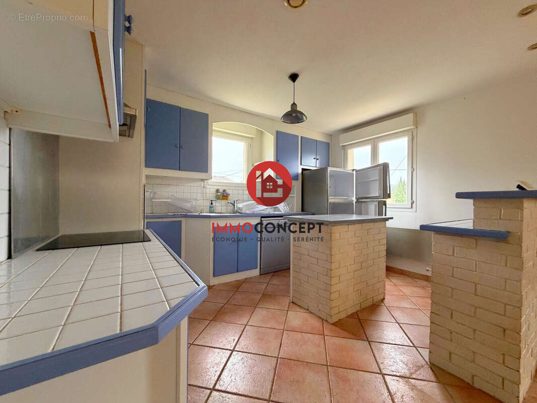 Maison à LAUDUN-L'ARDOISE