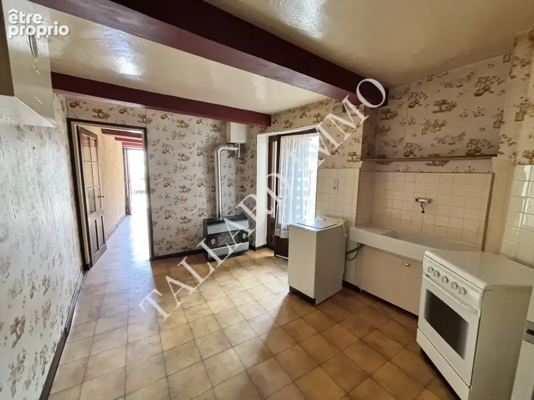 Exclusivité Tallard, maison de village à rénover, terrasse, garage et cave. - photo 11