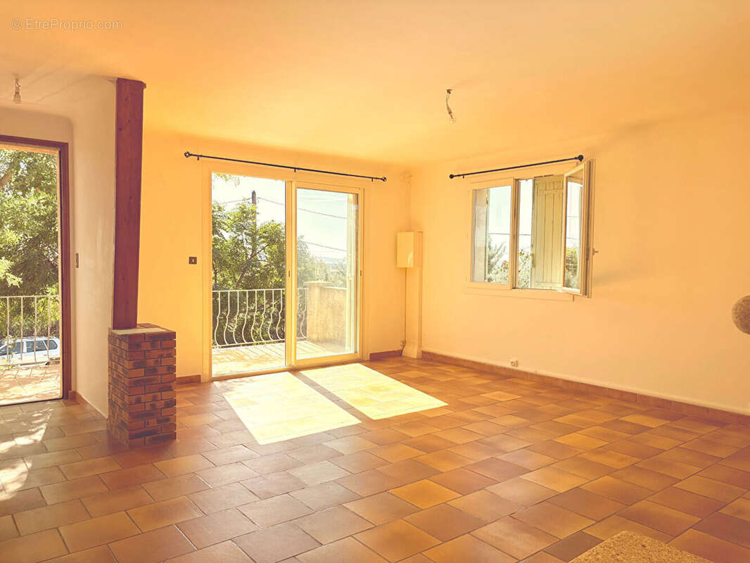 Maison à LA FARE-LES-OLIVIERS