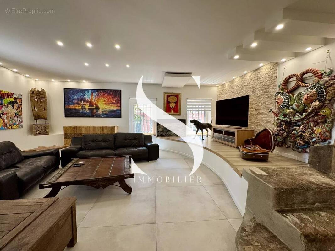 Appartement à VALLAURIS