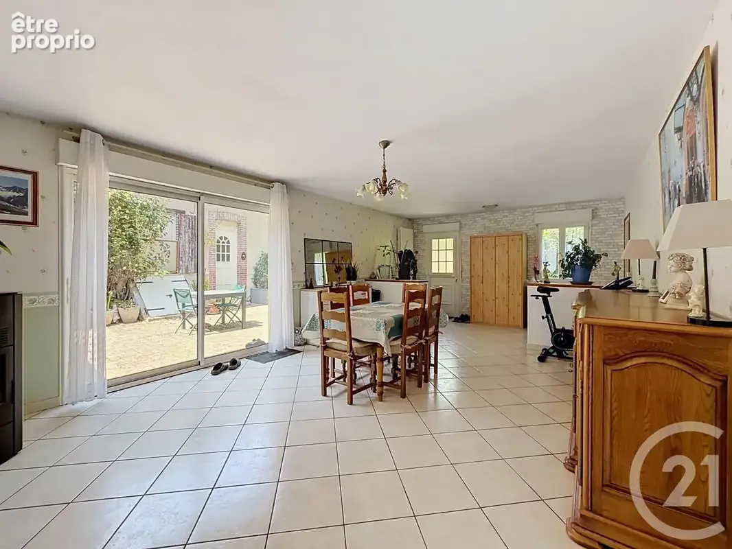 Maison 64 pièces 135 m² à vendre à Romilly-Sur-Seine (10100) - photo 1