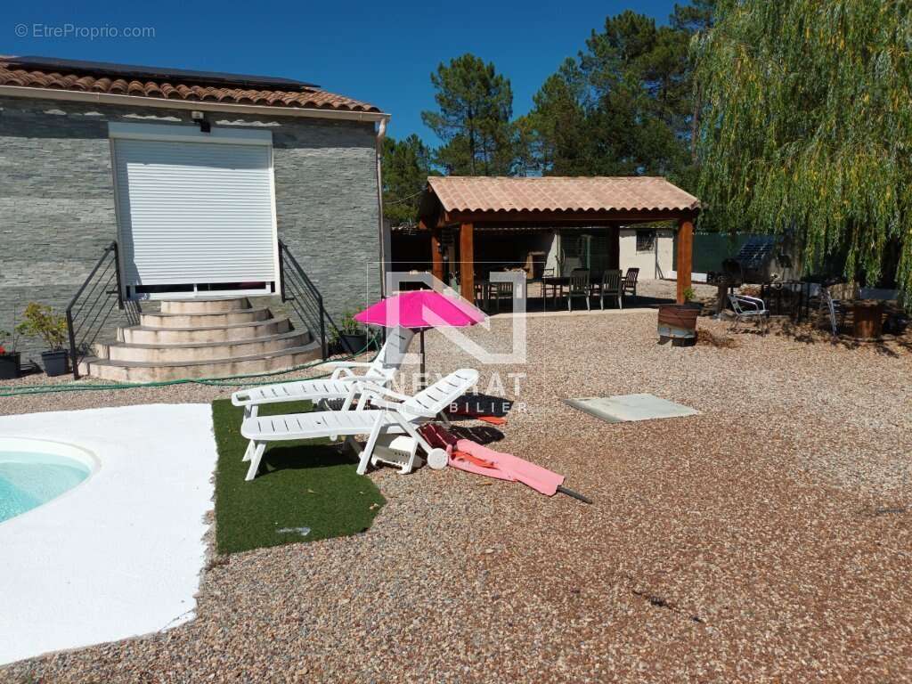 Dans zone artisanale montauroux  : local 50 m2  + 50 à fermer+ habitation - photo 8