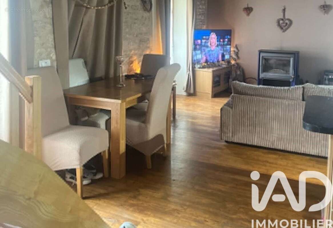 Maison 137 m² à Saint-Macoux  - photo 3