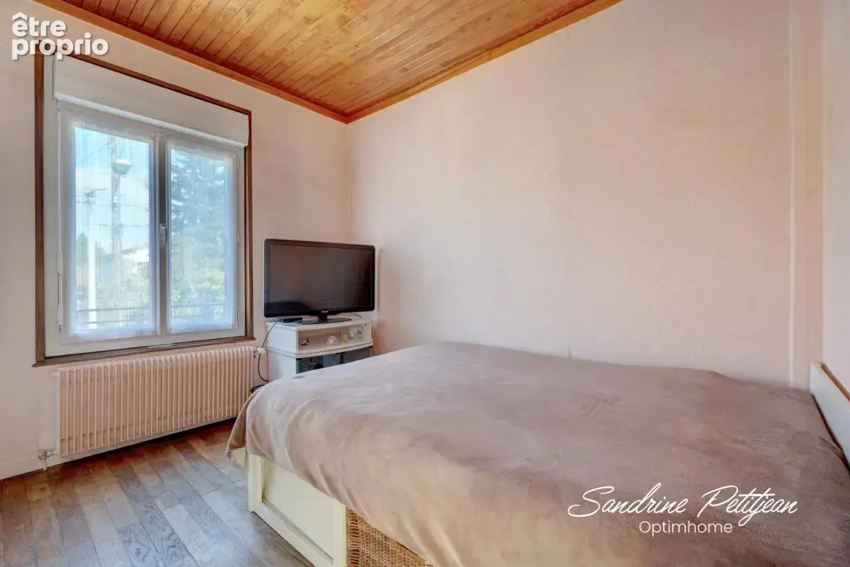 Maison à vendre 94 m² - 5 pièces - parcelle 469 m² - Vaulx en Velin Secteur Rize - photo 10