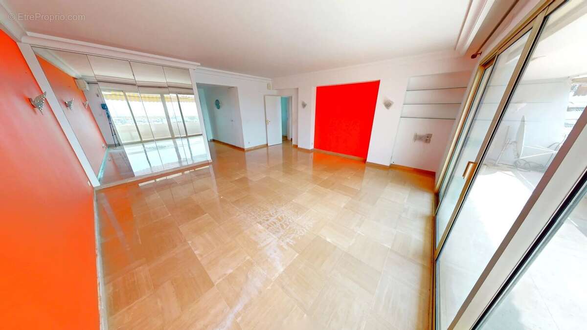 Appartement à VILLENEUVE-LOUBET