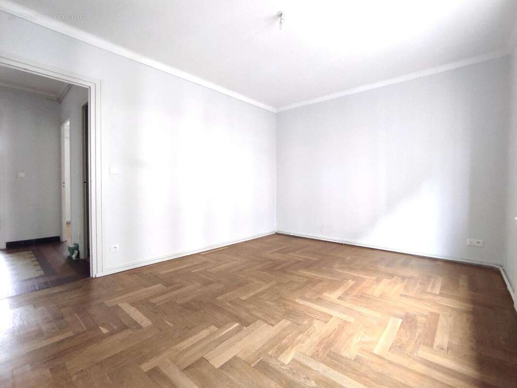   - Appartement à LYON-7E