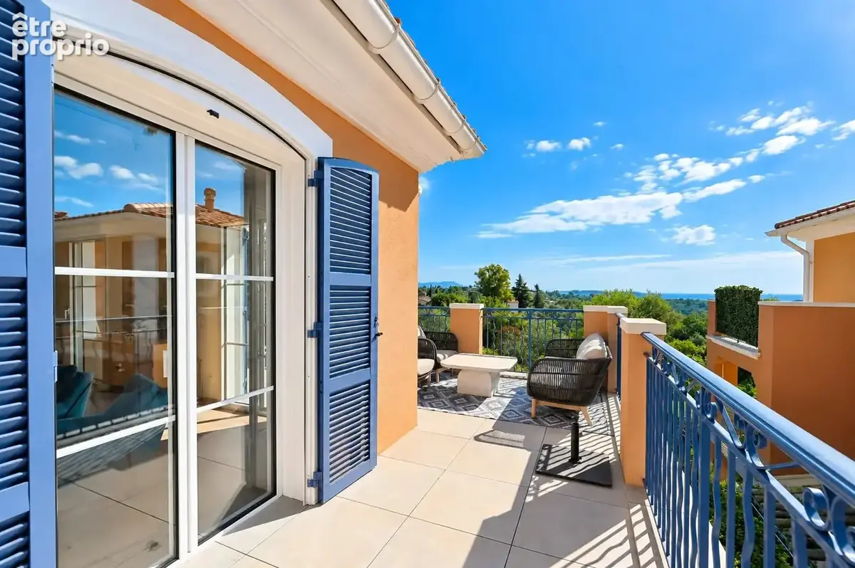 Exclusivité - Roquefort les Pins : Superbe appartement  3 pièces. Grande terrasse, vue mer, piscine, 2 parkings - photo 15